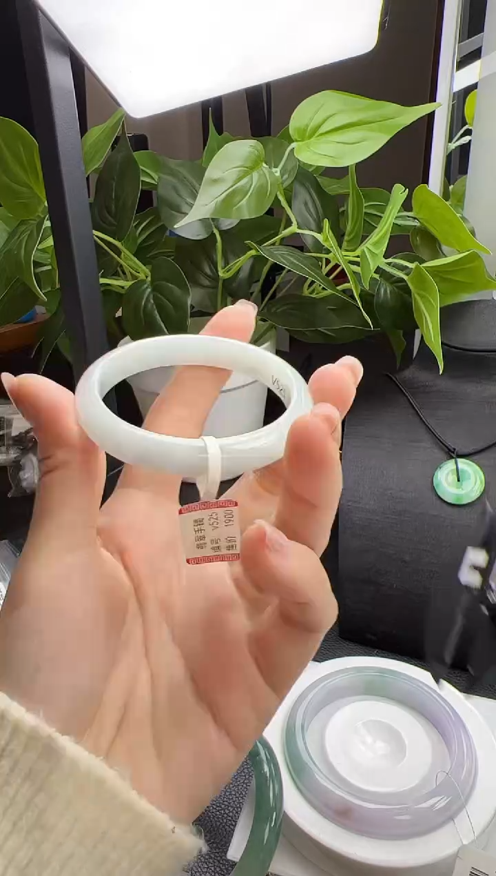 【闪购商品】翡翠手镯未镶嵌手镯52-53圈口