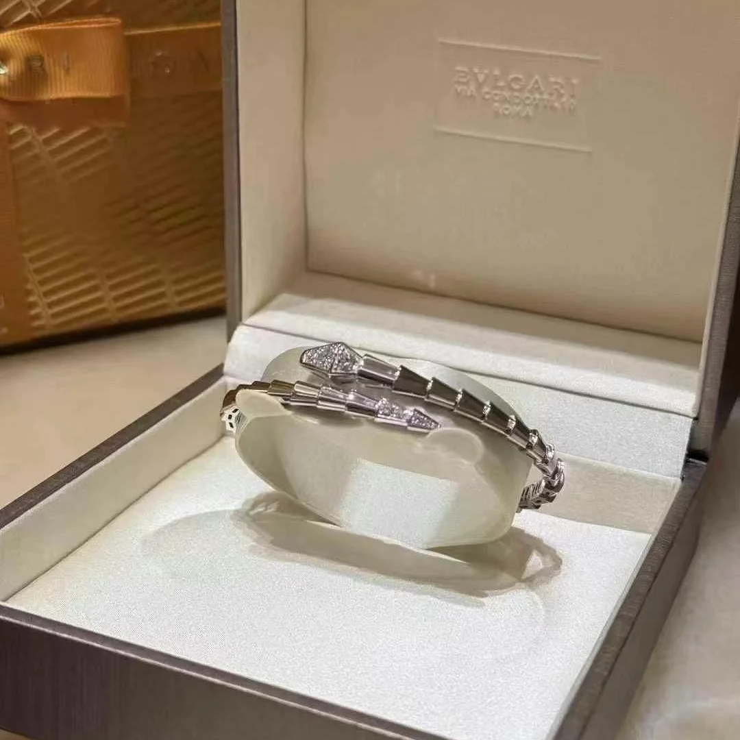 未使用 BVLGARI/宝格丽 小花6欢 闲置 白金镶钻蛇骨形手镯 M码