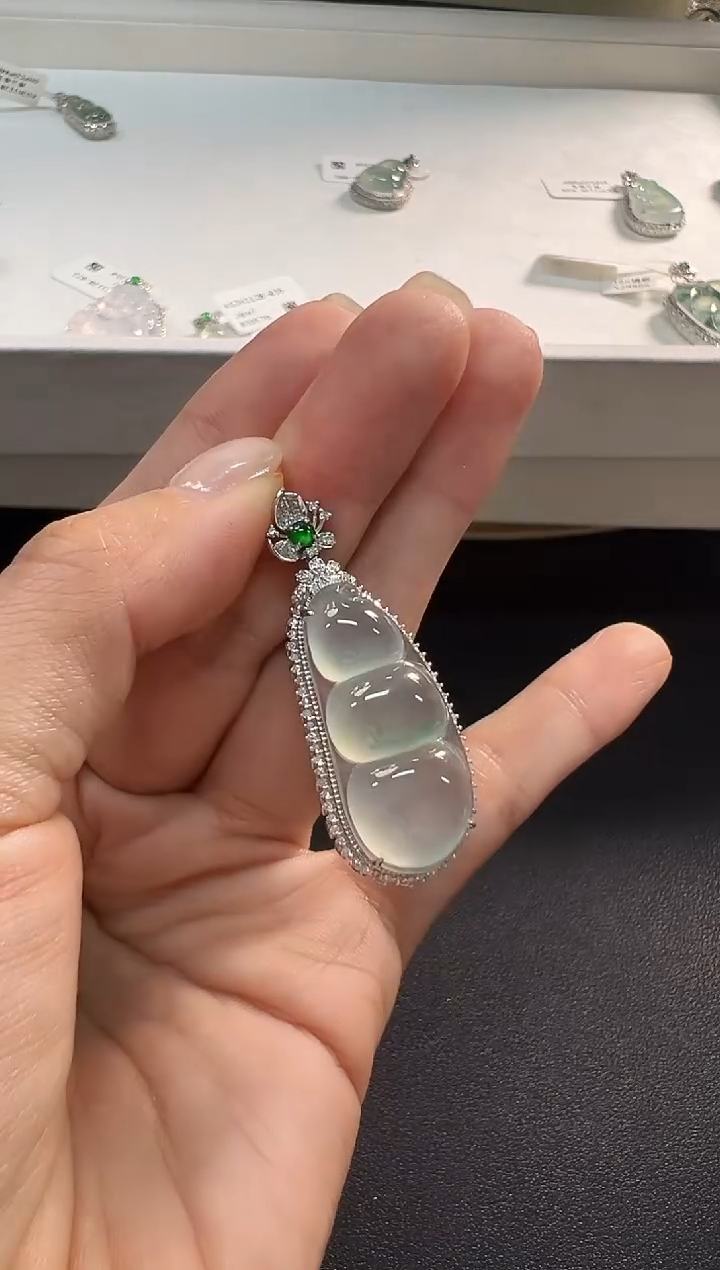 颈饰18K金镶嵌翡翠KLBX1128-002