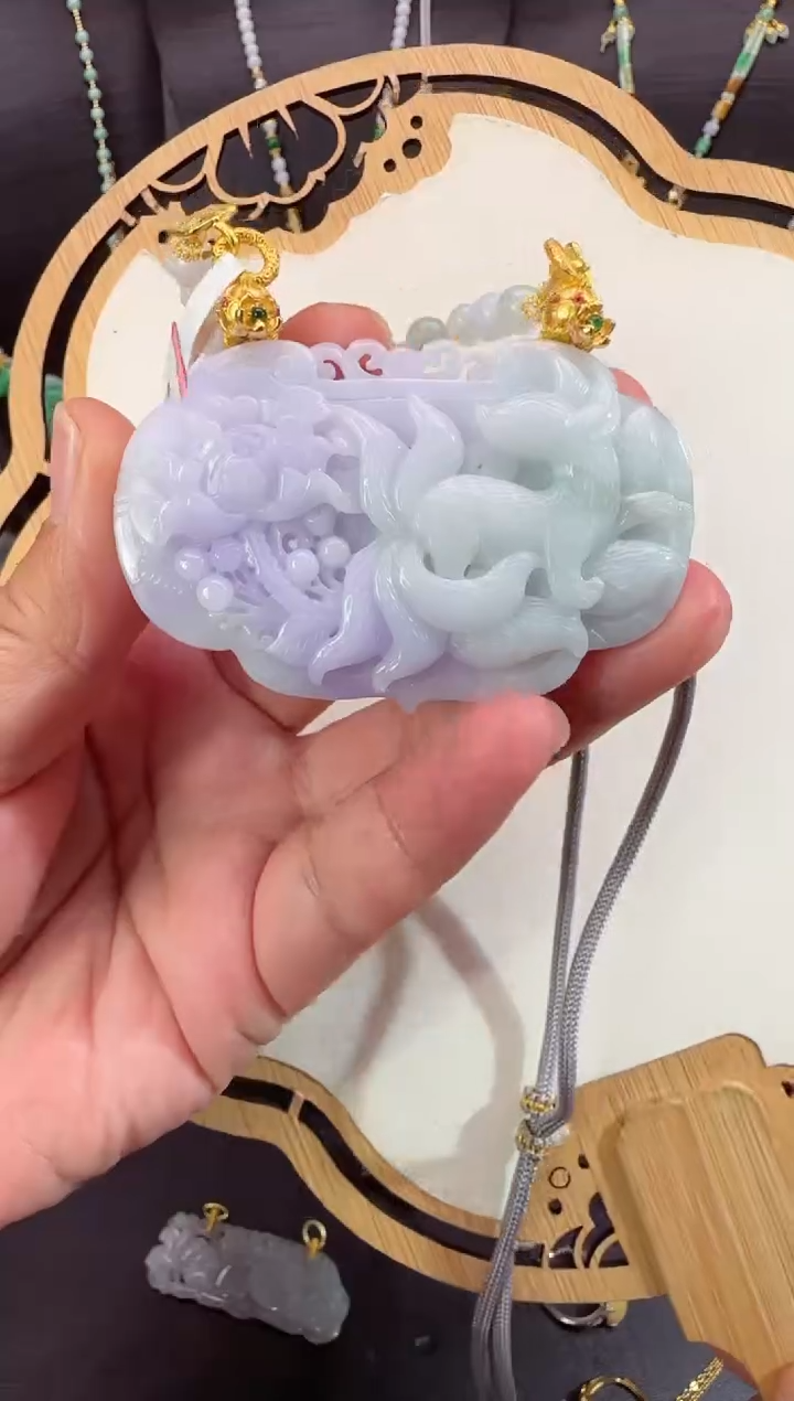 【闪购商品】翡翠颈饰未镶嵌牌子