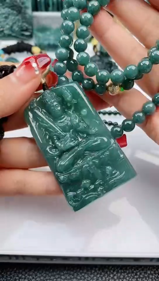 【闪购商品】翡翠颈饰未镶嵌            一套