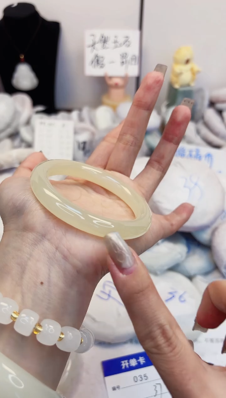 【闪购商品】石英质玉手镯未镶嵌35-美人条-圈口52