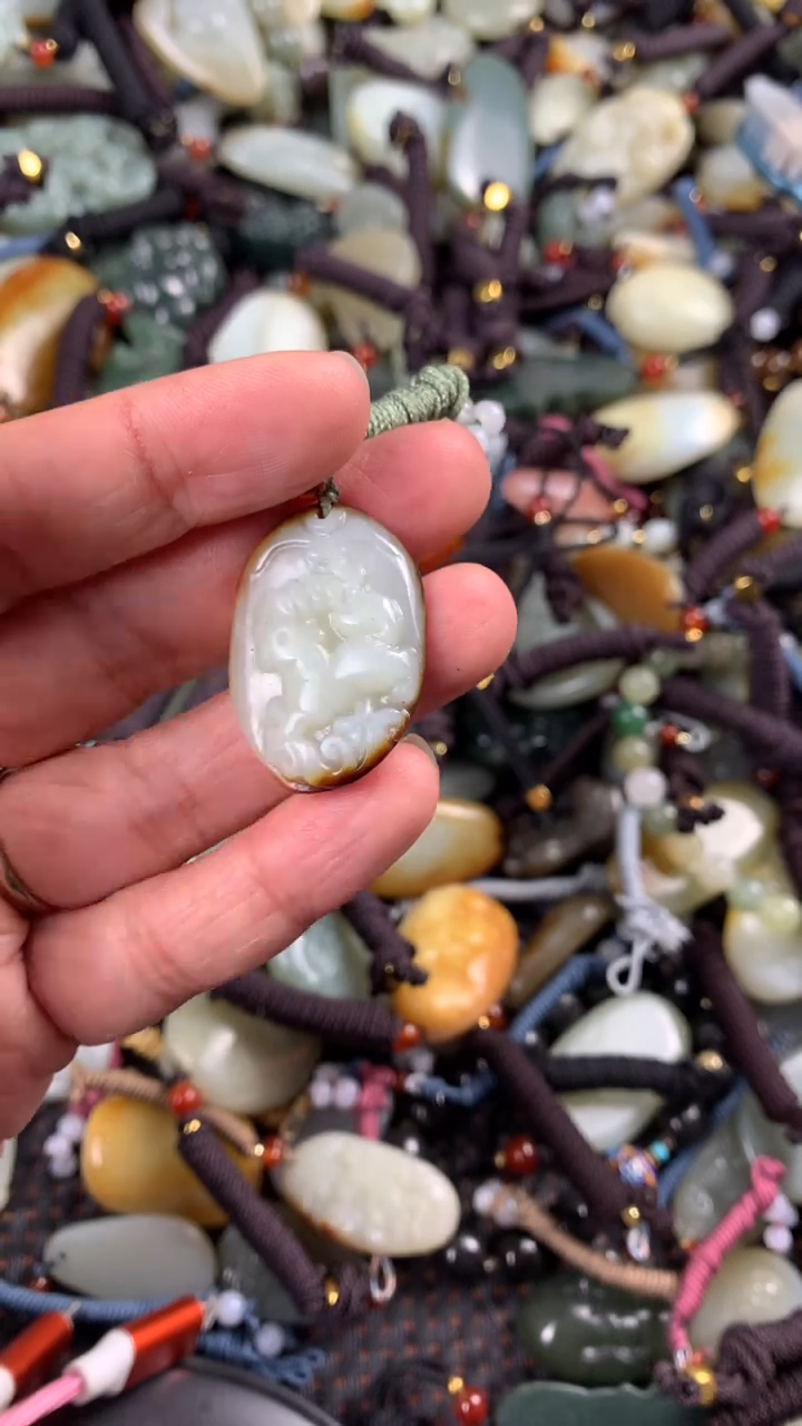 【闪购商品】和田玉颈饰未镶嵌多样性发货没有证书拍一发一有瑕