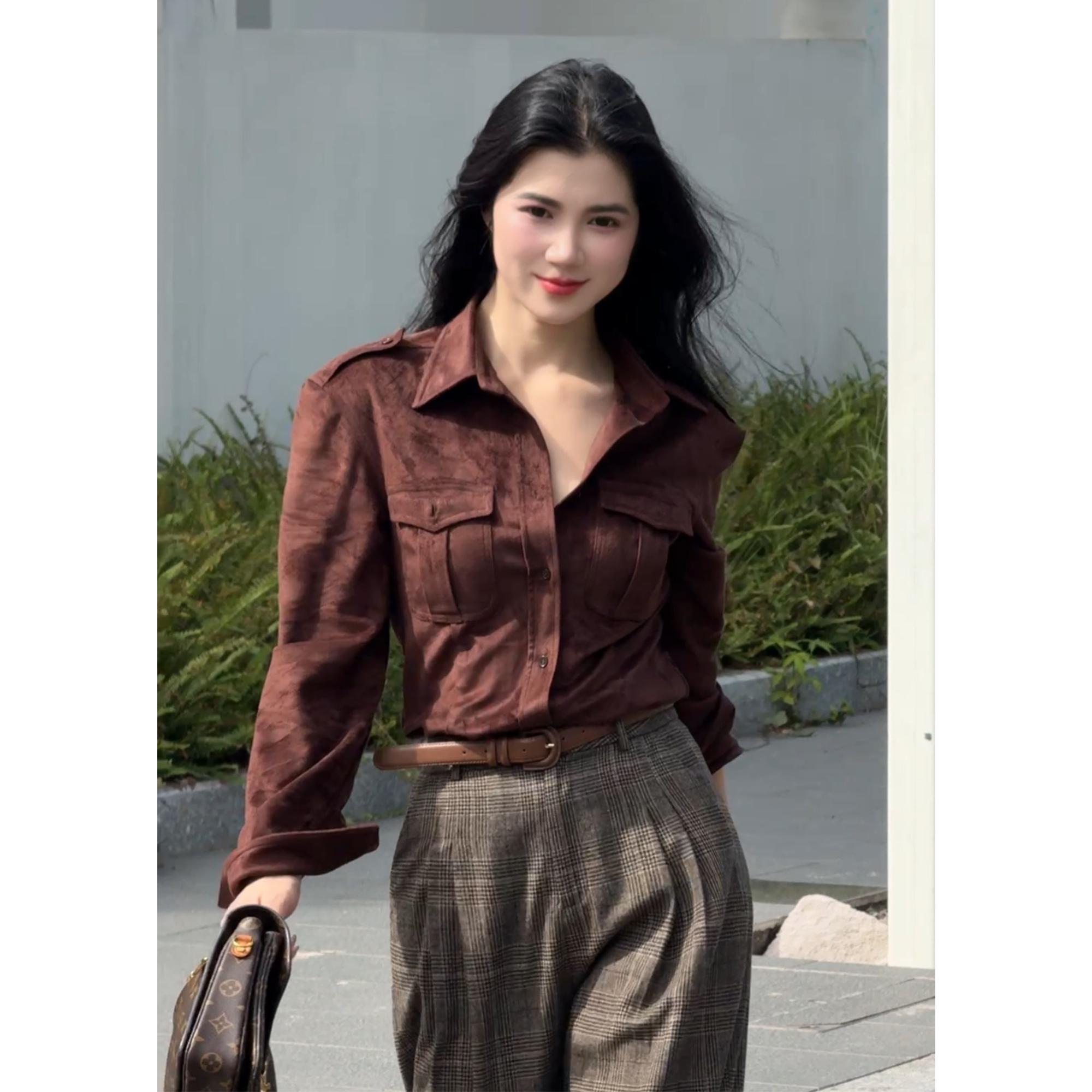 YURIII原创2025年秋冬新款港式复古修身保暖翻毛麂皮绒咖色衬衫