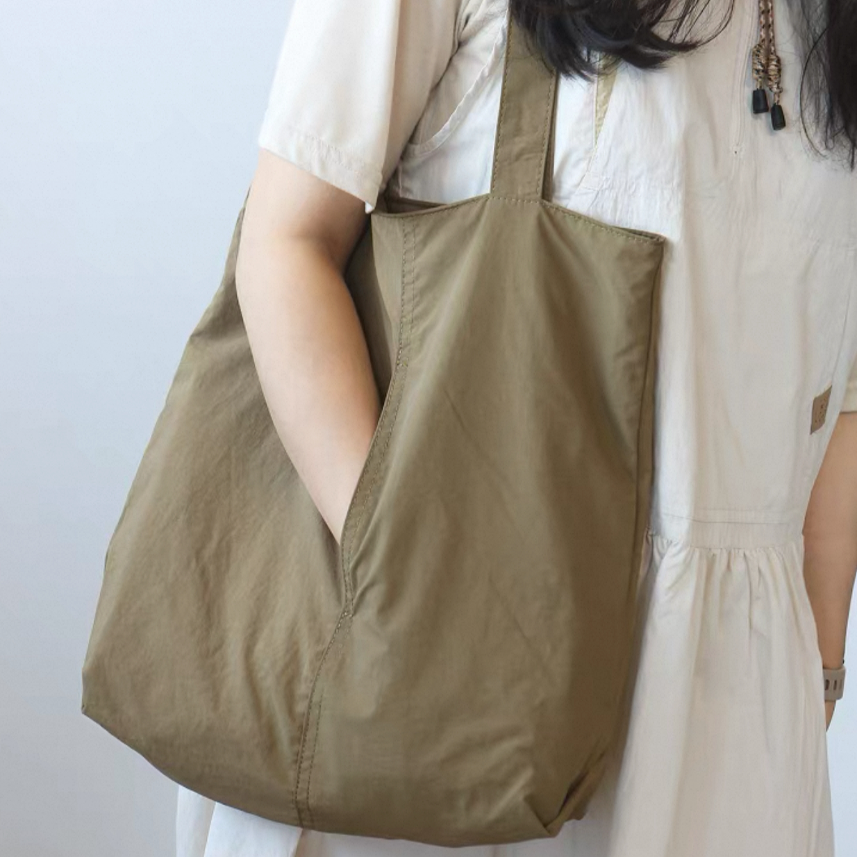 官方渠道进口简约百搭购物袋休闲超轻大容量防水尼龙单肩包托特包