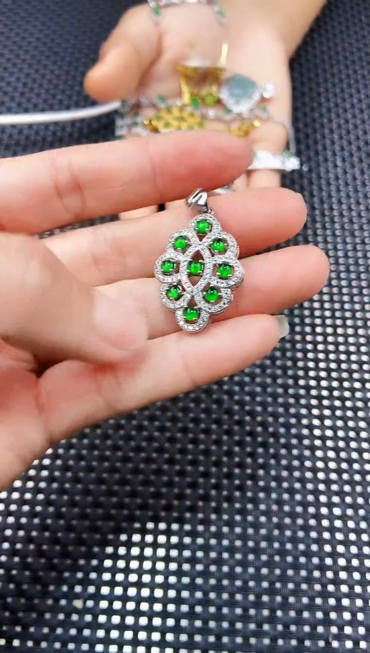 【闪购商品】翡翠颈饰未镶嵌11111111