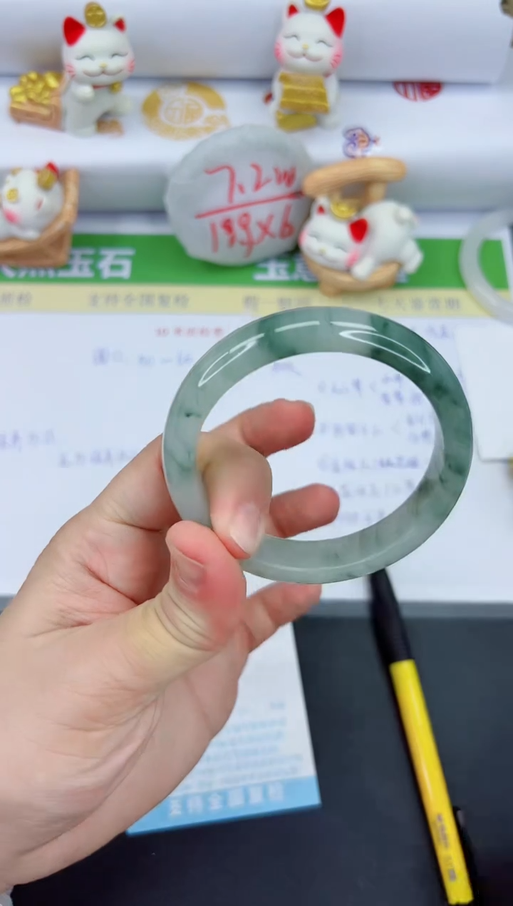 【闪购商品】石英质玉手镯未镶嵌100-56.9