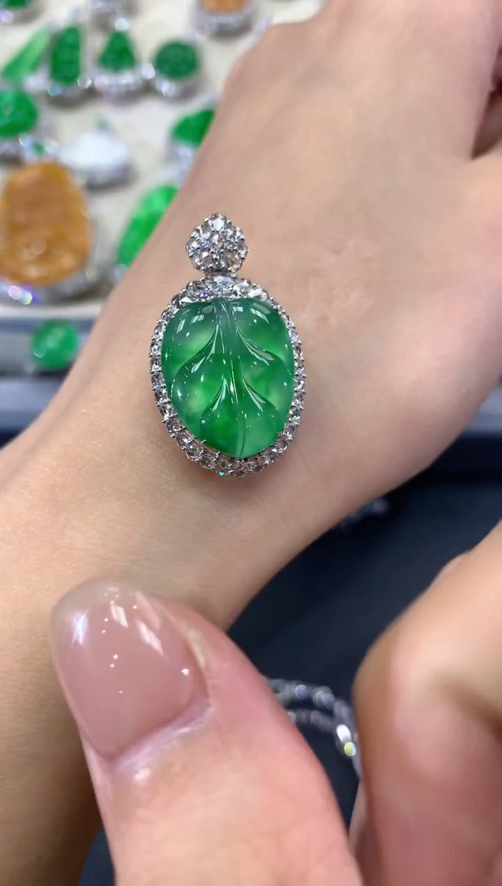 【闪购商品】翡翠吊坠(不含链)18K金镶嵌q122