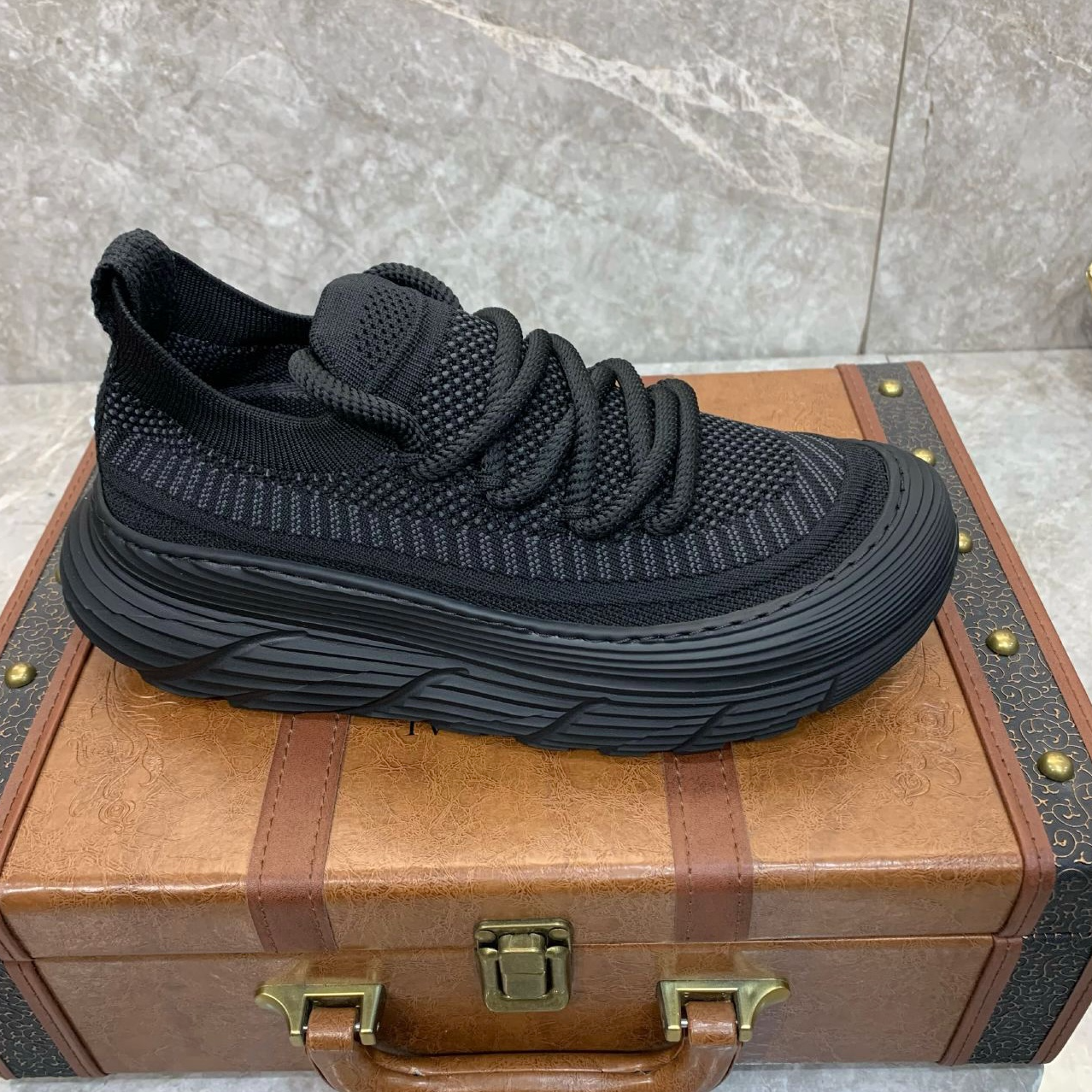 男士时尚百搭透气一脚蹬厚底黑色潮鞋黑武士飞织男鞋9568