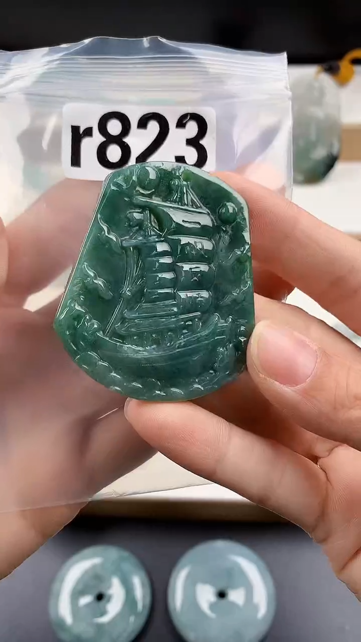 颈饰未镶嵌翡翠天然翡翠吊坠挂件