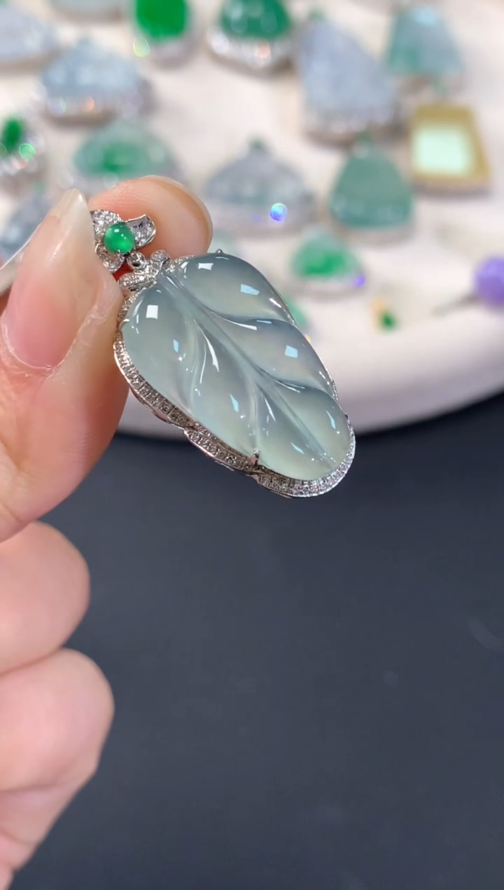 【闪购商品】翡翠吊坠(不含链)18K金镶嵌A430|3800