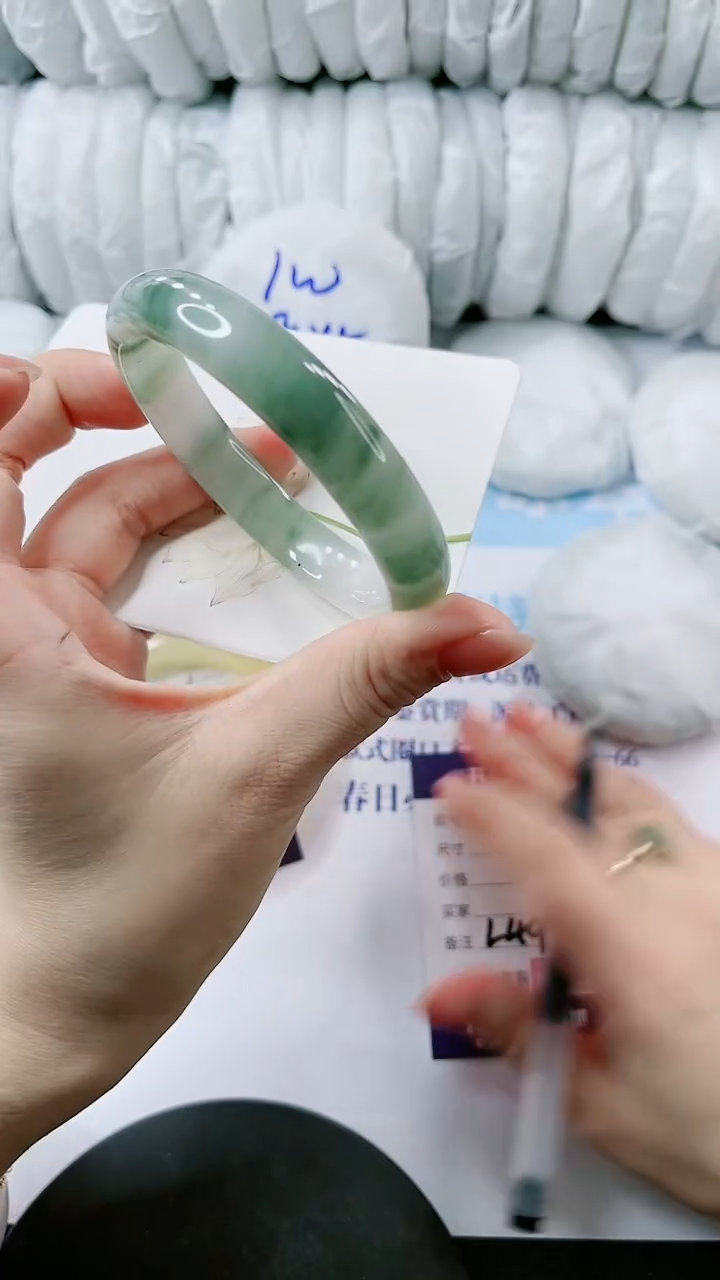 【闪购商品】石英质玉手镯未镶嵌多样性发货L49