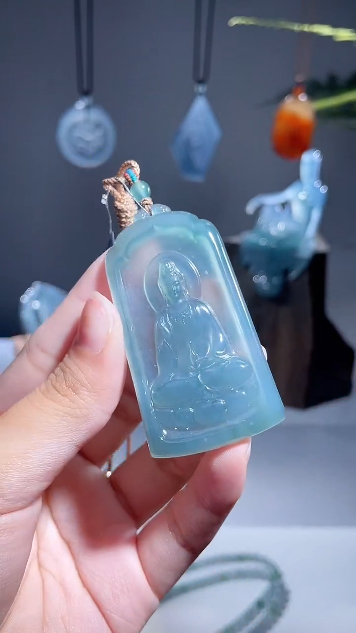 颈饰未镶嵌翡翠观音