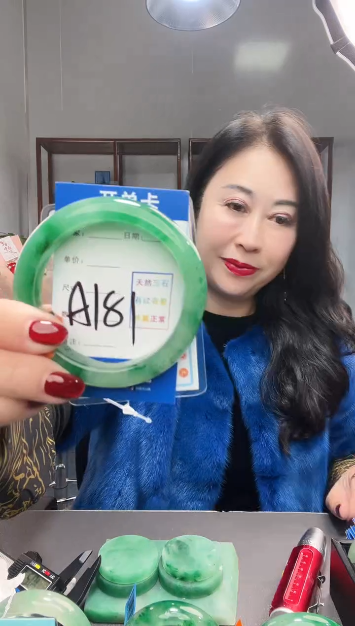 【闪购商品】石英质玉手镯未镶嵌非洲翠