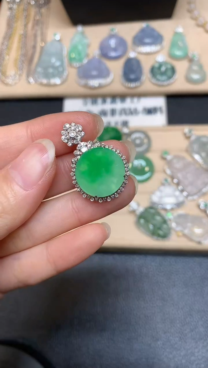 【闪购商品】翡翠颈饰18K金镶嵌圆牌【无服务费