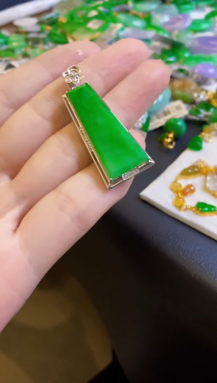 【闪购商品】定制翡翠18K金镶嵌无事牌