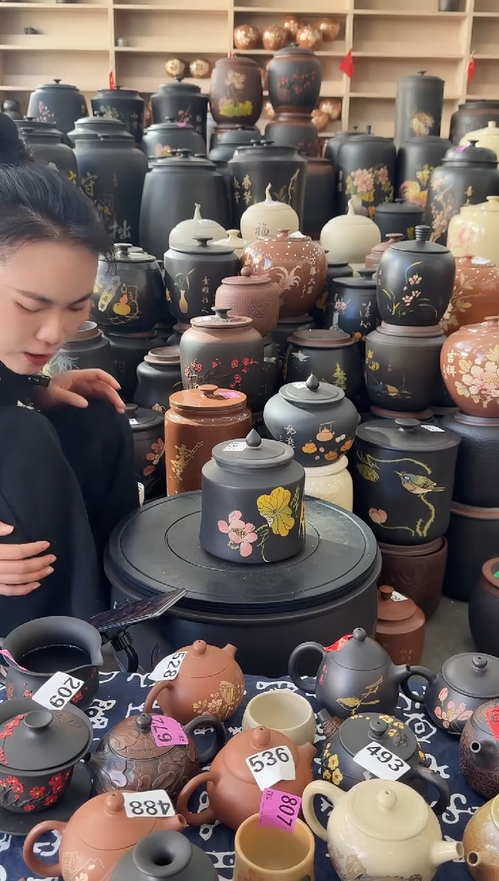 罐瑕疵茶叶罐  小蛮腰彩填  527