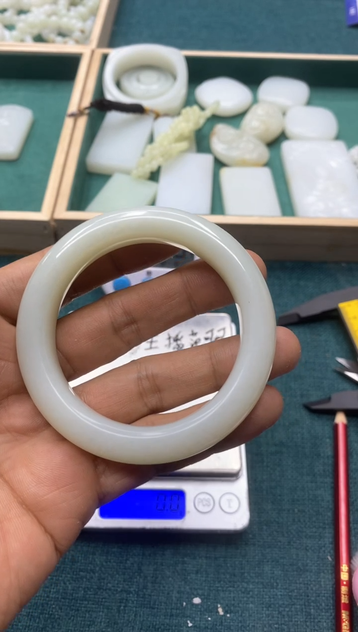 【闪购商品】定制和田玉精品手镯
