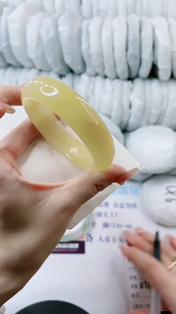 【闪购商品】石英质玉手镯未镶嵌多样性发货B73