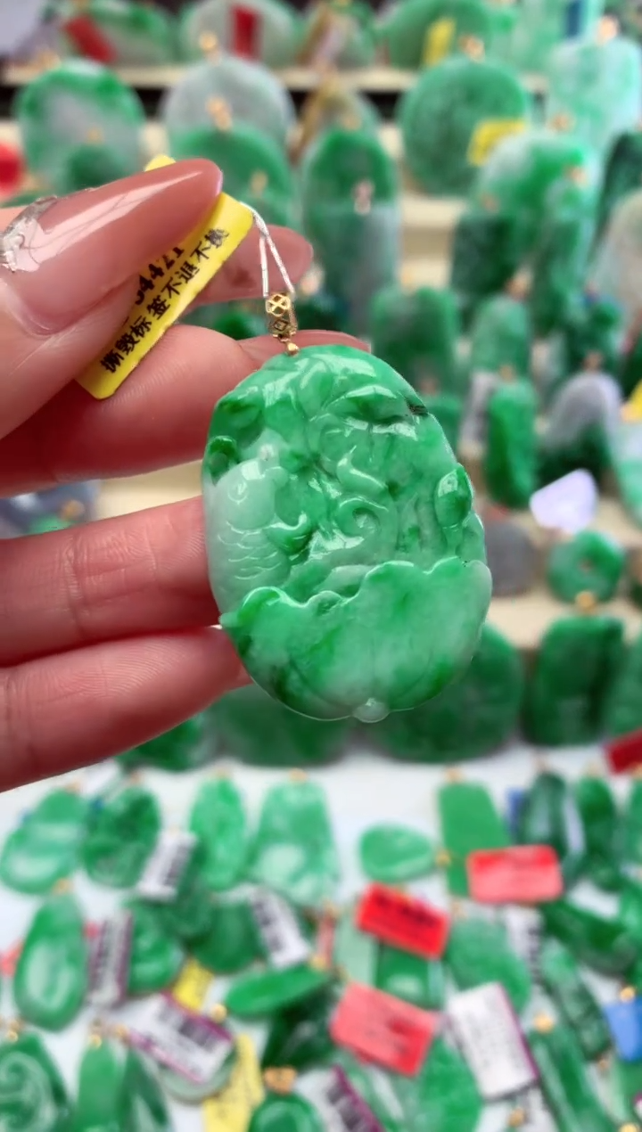 【闪购商品】翡翠颈饰18K金镶嵌挂件