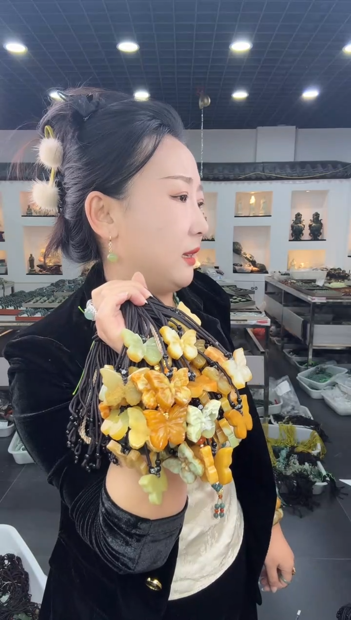 未镶嵌岫玉颈饰花玉蝴蝶【绳子款】