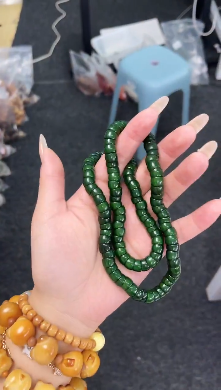 手串菩提根/象牙果【墨玉幽9mm菩提根祖母绿大肠108颗@@CS026-2879