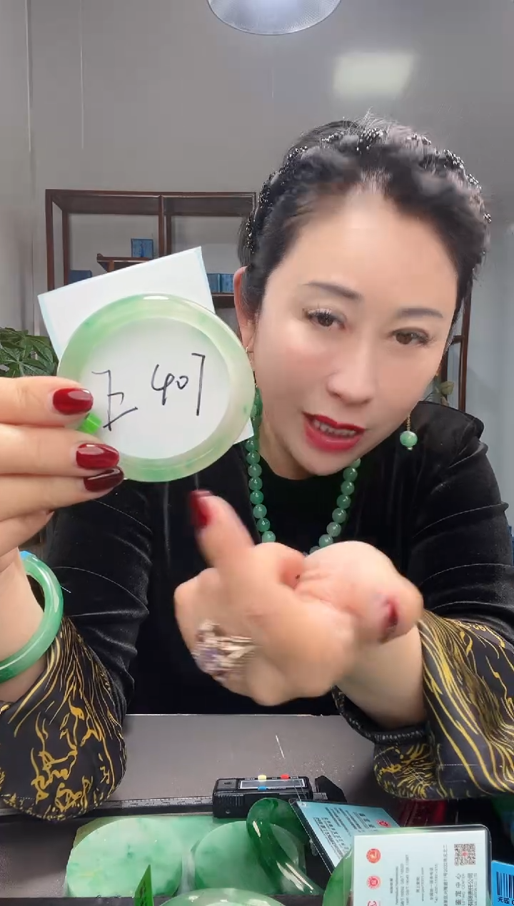 【闪购商品】石英质玉手镯未镶嵌非洲翠