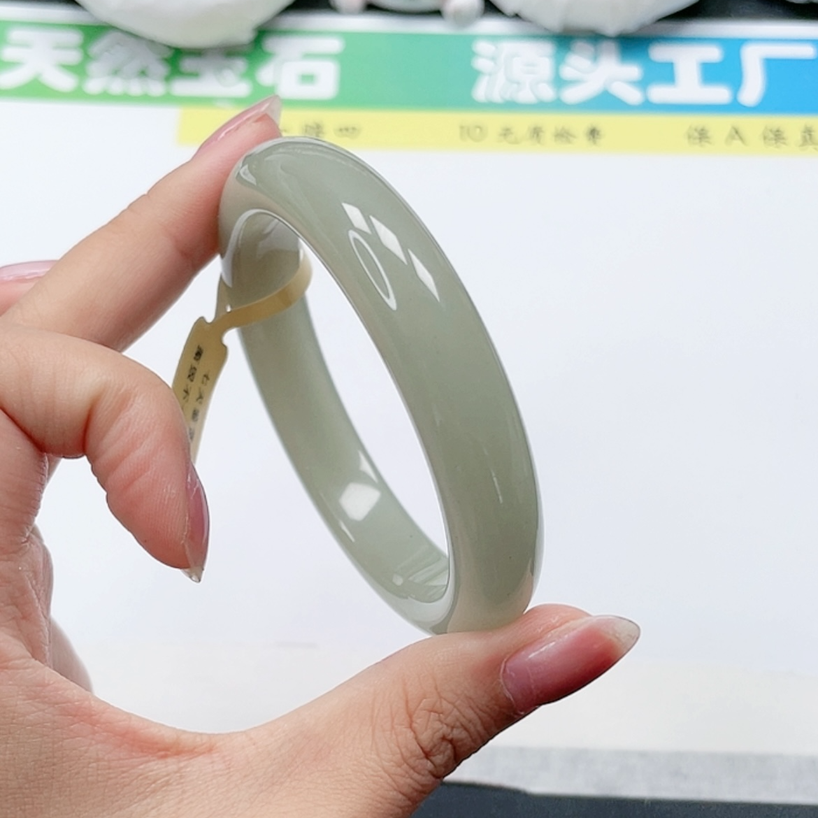 ”高青白“天然老料东陵玉浅晴水玉手镯(有纹线色点多样性发货）