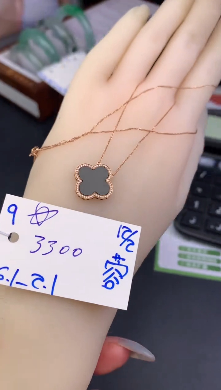 【闪购商品】翡翠吊坠(赠链)未镶嵌四叶草