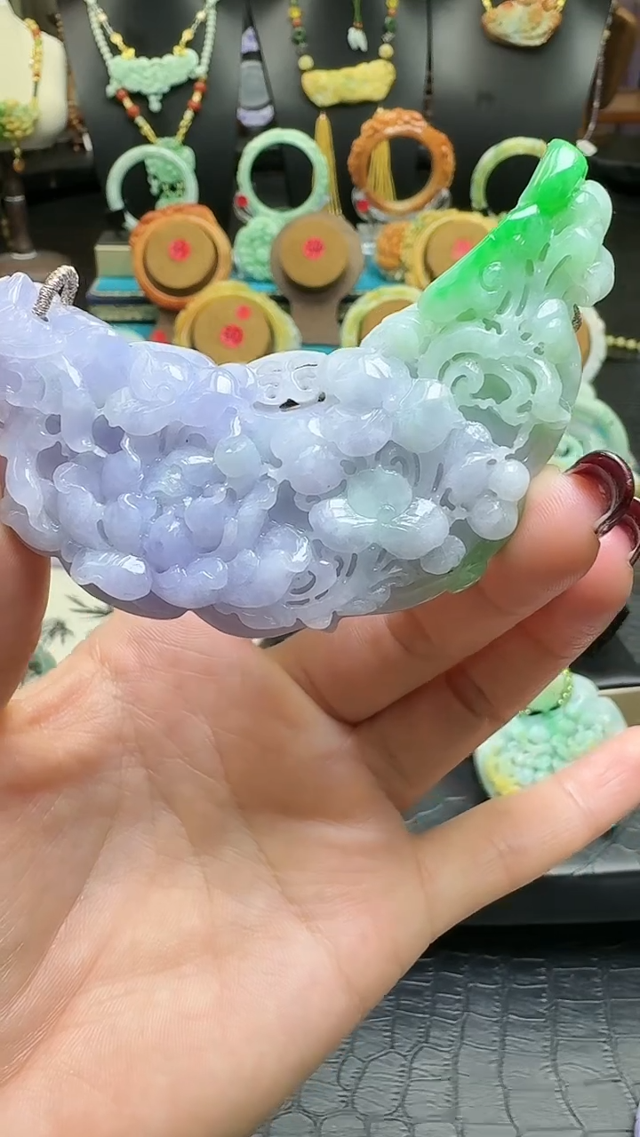 【闪购商品】翡翠颈饰未镶嵌弯弯