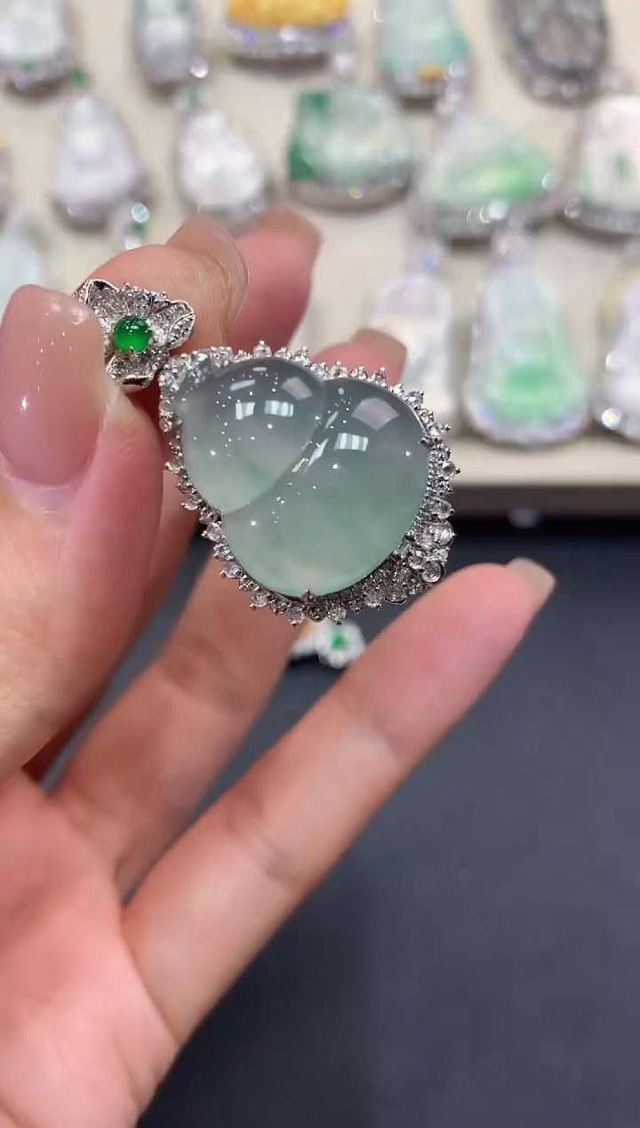 【闪购商品】翡翠吊坠(不含链)18K金镶嵌w84      