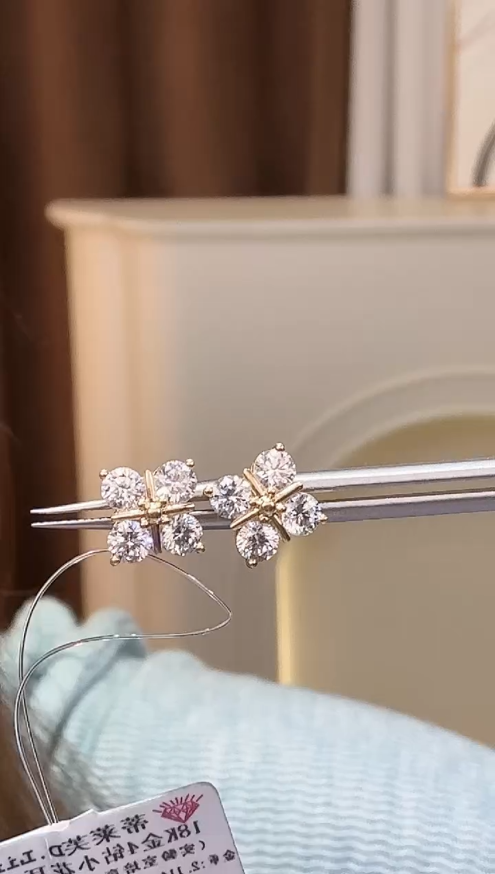 18K金镶嵌实验室培育钻石耳饰18k金k黄四花耳钉