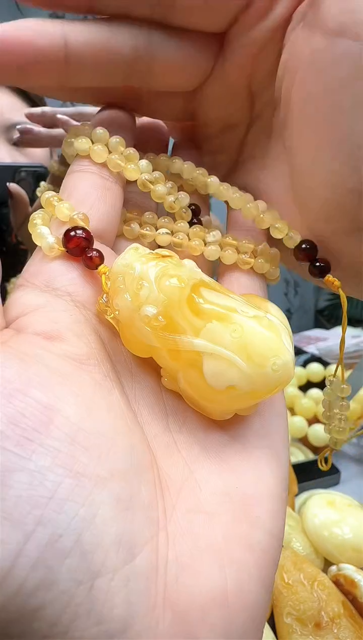 【闪购商品】琥珀裸石未镶嵌挂坠