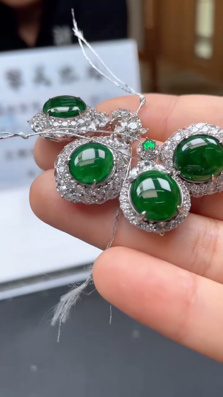 翡翠未镶嵌颈饰多样性发货（只发一件）x25