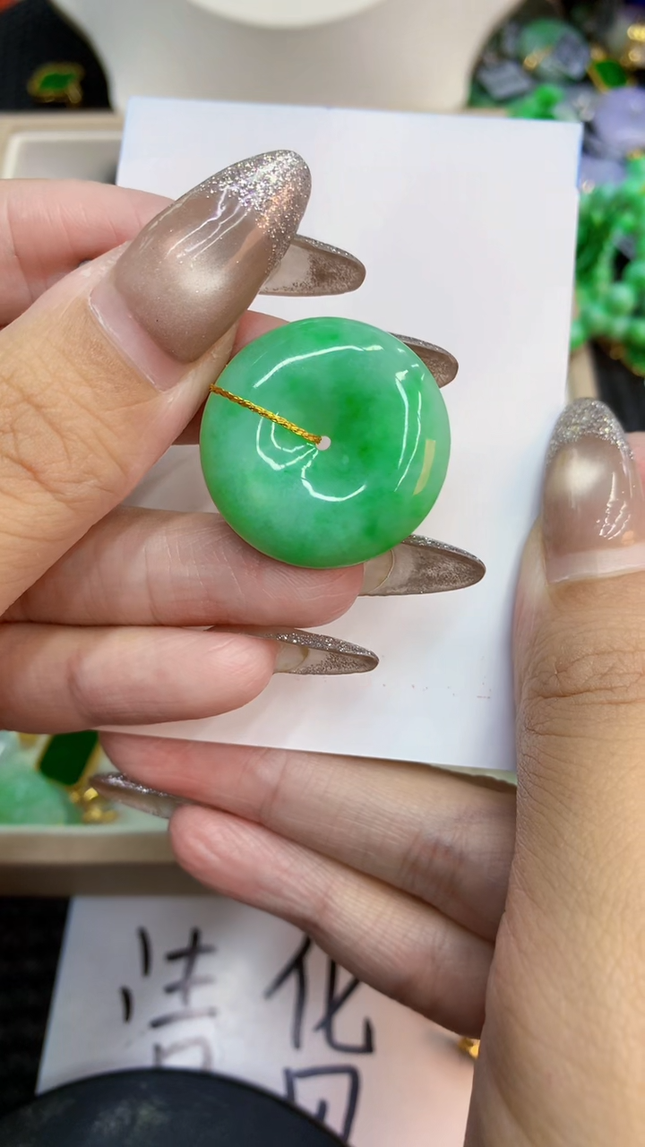 颈饰18K金镶嵌翡翠1