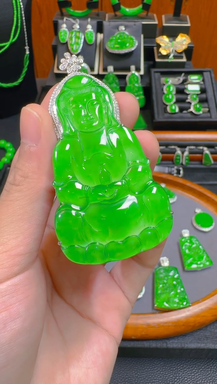 【闪购商品】翡翠吊坠(赠链)18K金镶嵌天然A货翡翠