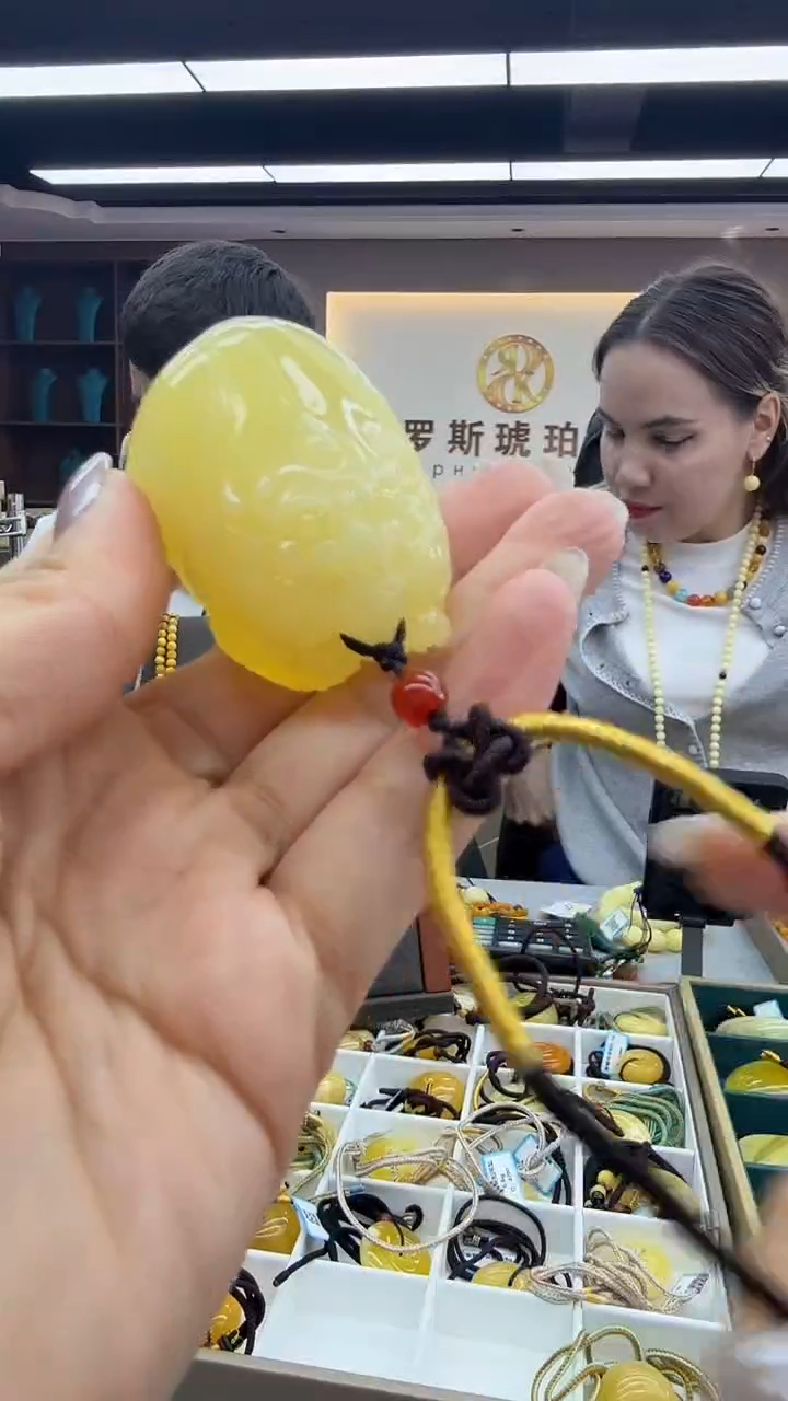 琥珀颈饰未镶嵌259秒拍号 假一罚三 