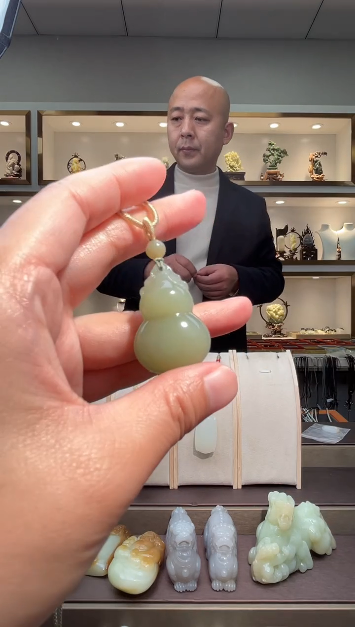 颈饰未镶嵌和田玉苏