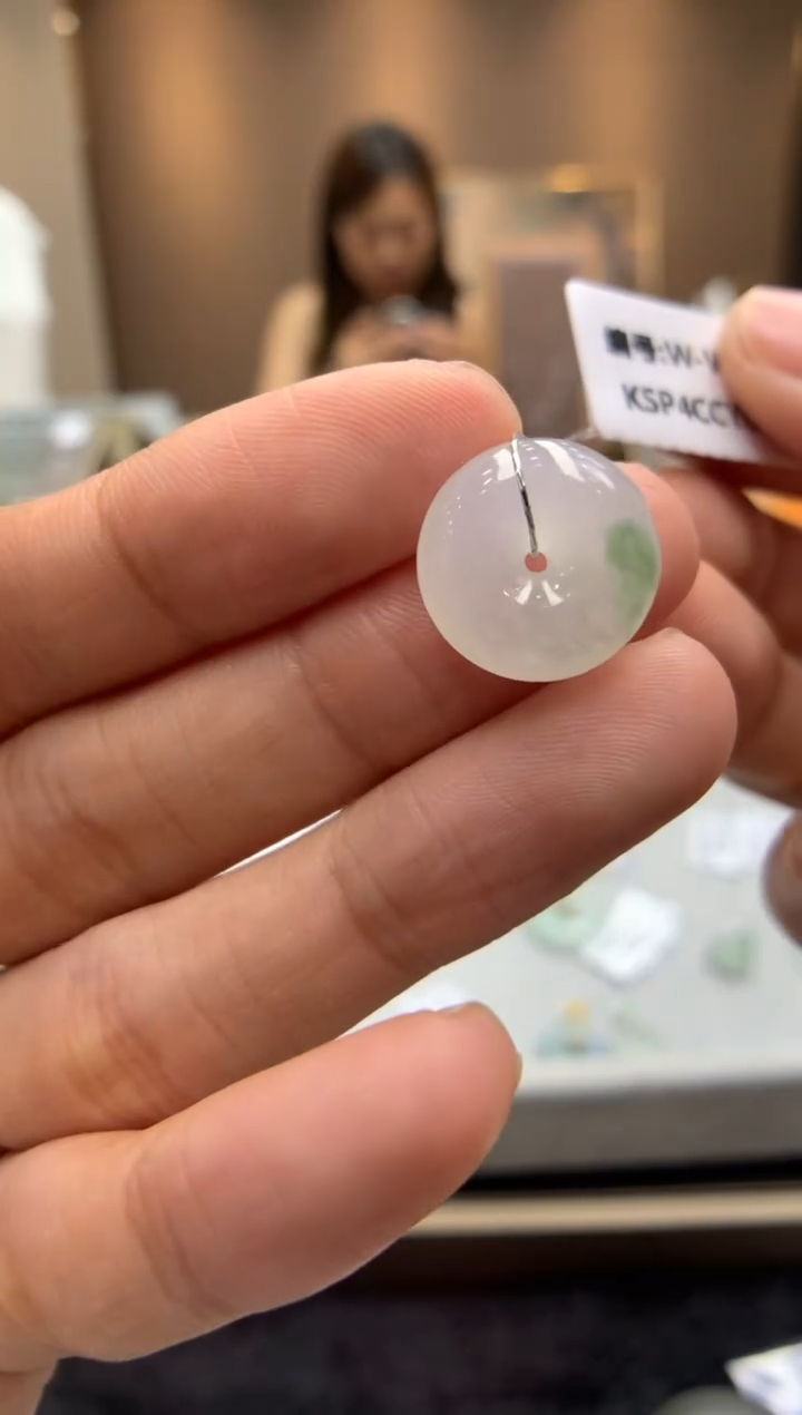 翡翠未镶嵌颈饰平安扣