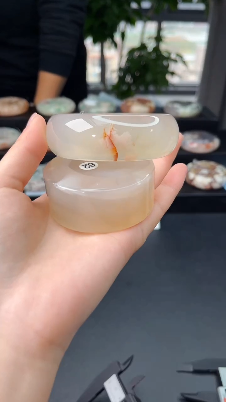 【闪购商品】石英质玉手镯未镶嵌赠送镯心（圈口61