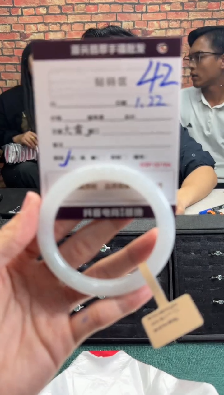 【闪购商品】翡翠手镯未镶嵌42手镯