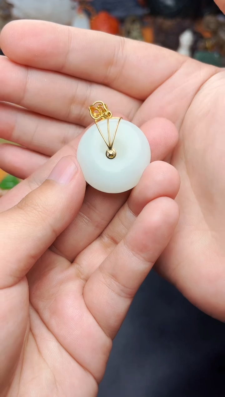 【闪购商品】和田玉颈饰18K金镶嵌平安扣01