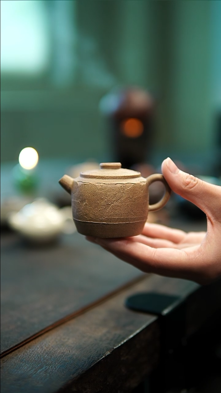 【闪购商品】谢芳手捏沉香砂壶