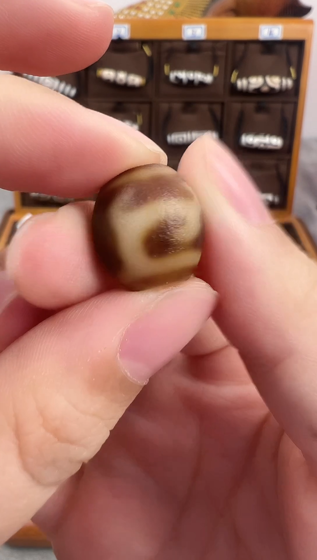 玛瑙/玉髓（覆膜）颈饰未镶嵌150.（微瑕）