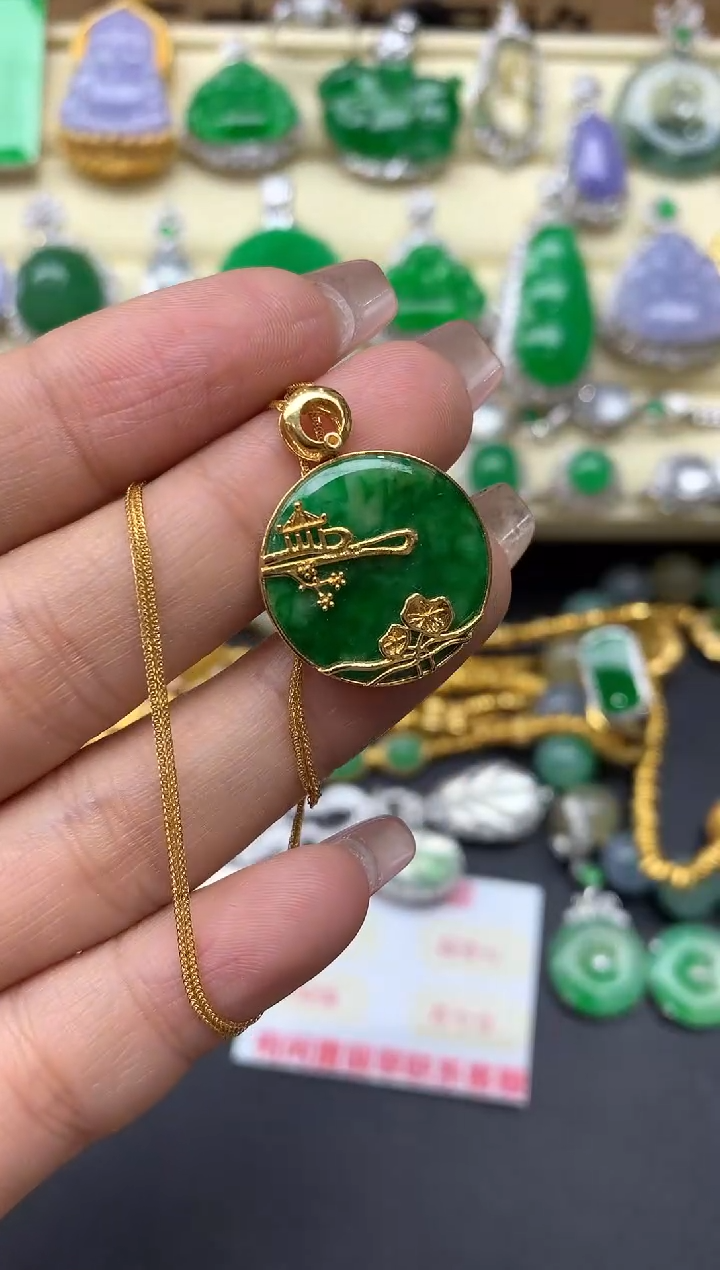 颈饰18K金镶嵌翡翠360-中国好珍宝