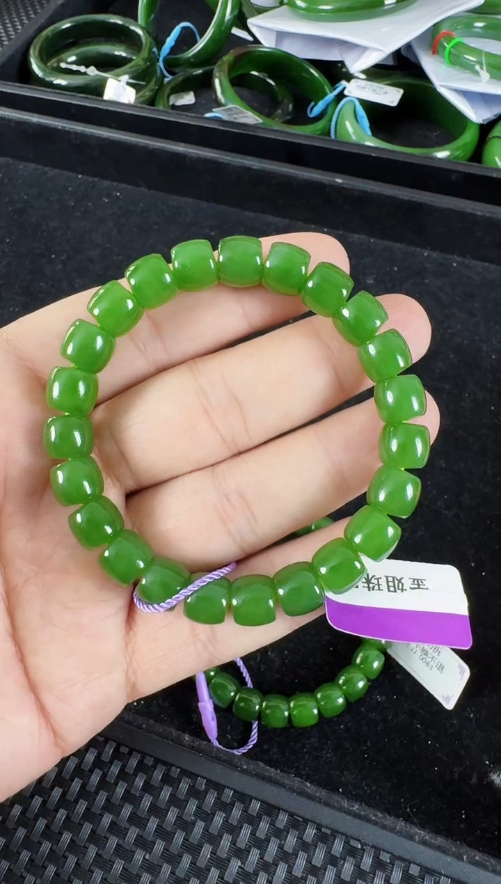 手串未镶嵌和田玉（碧玉）约9*10MM多样性发一