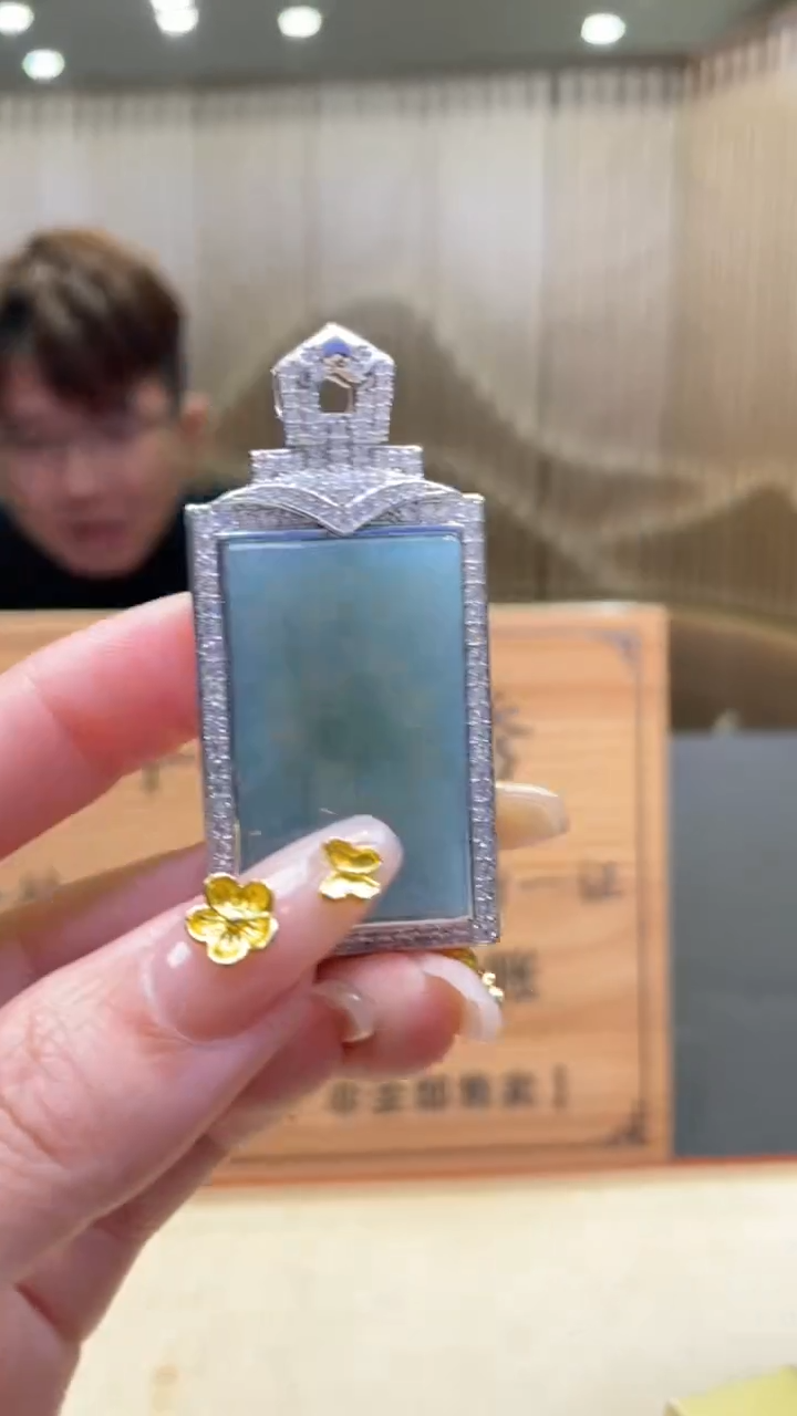 【闪购商品】翡翠颈饰未镶嵌      *3
