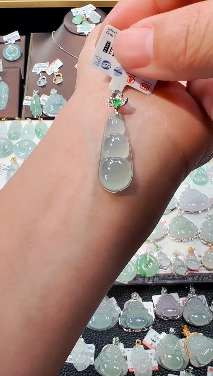 【闪购商品】翡翠吊坠(不含链)18K金镶嵌福豆吊坠983