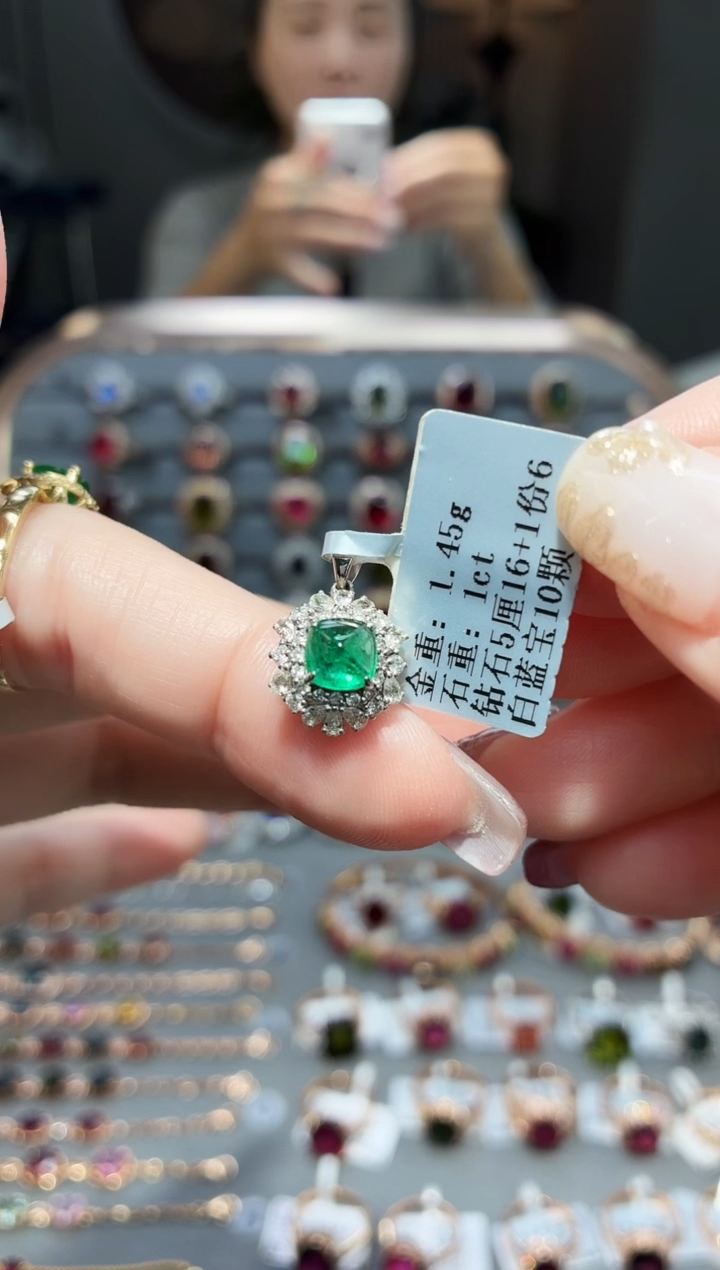 颈饰18K金镶嵌祖母绿1