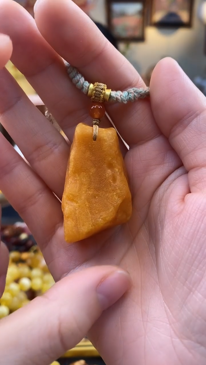 未镶嵌琥珀颈饰吊坠